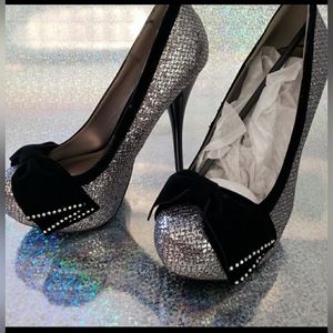 QUPID Stiletto High Heels Silver Sparkly/ Black Bows Sz 6.5 NIB